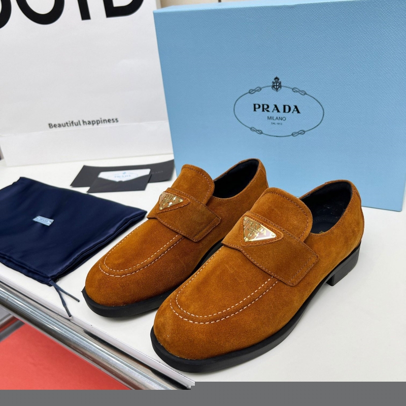 Pra*a casual shoes